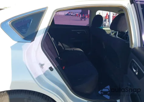 2013 Nissan Altima 2.5 S z USA, uszkodzony, nr VIN 1N4AL3AP1DC237485